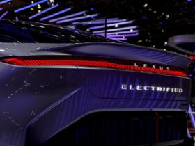 Choosing Between Electric and Hybrid Cars